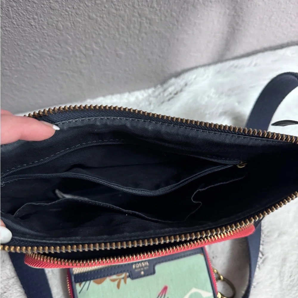‼️SALE‼️ $80 Fossil bag and wristlet wallet set~Excellent like new condition - Picture 7 of 12